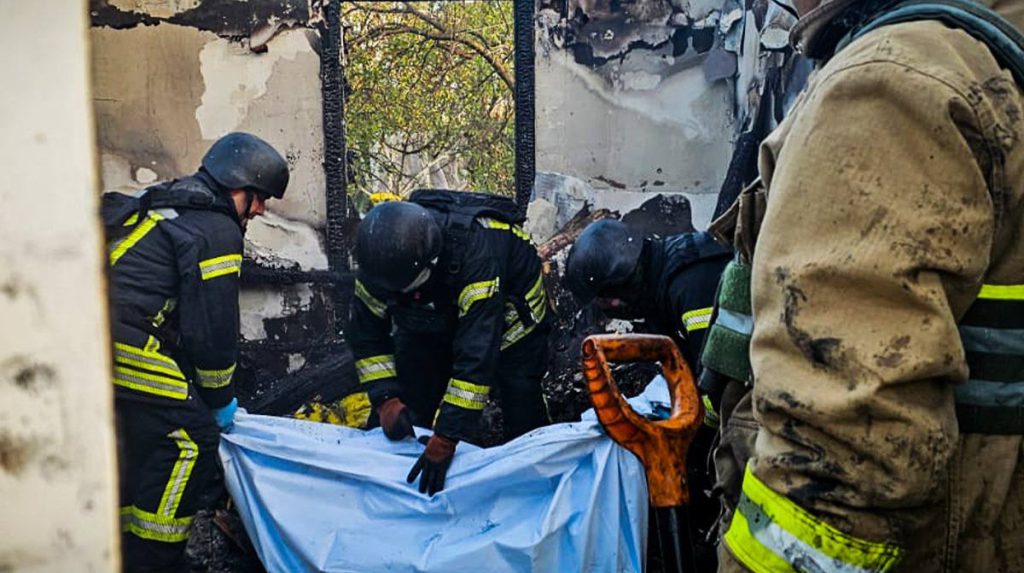 Attacco russo all&#039;oblast&#039; di Kyiv: quattro morti, tra cui un bambino e una ragazza di 12 anni, nella escalation della violenza in Ucraina