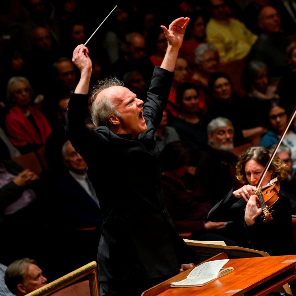 Under Trump, National Symphony Opens Concerts With the National Anthem