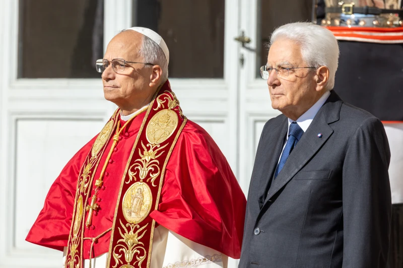 Papa Leone XIV incontra il Presidente italiano Sergio Mattarella in una storica visita di Stato in Italia per rafforzare i legami tra la Santa Sede e l&#039;Italia e promuovere la pace nel mondo