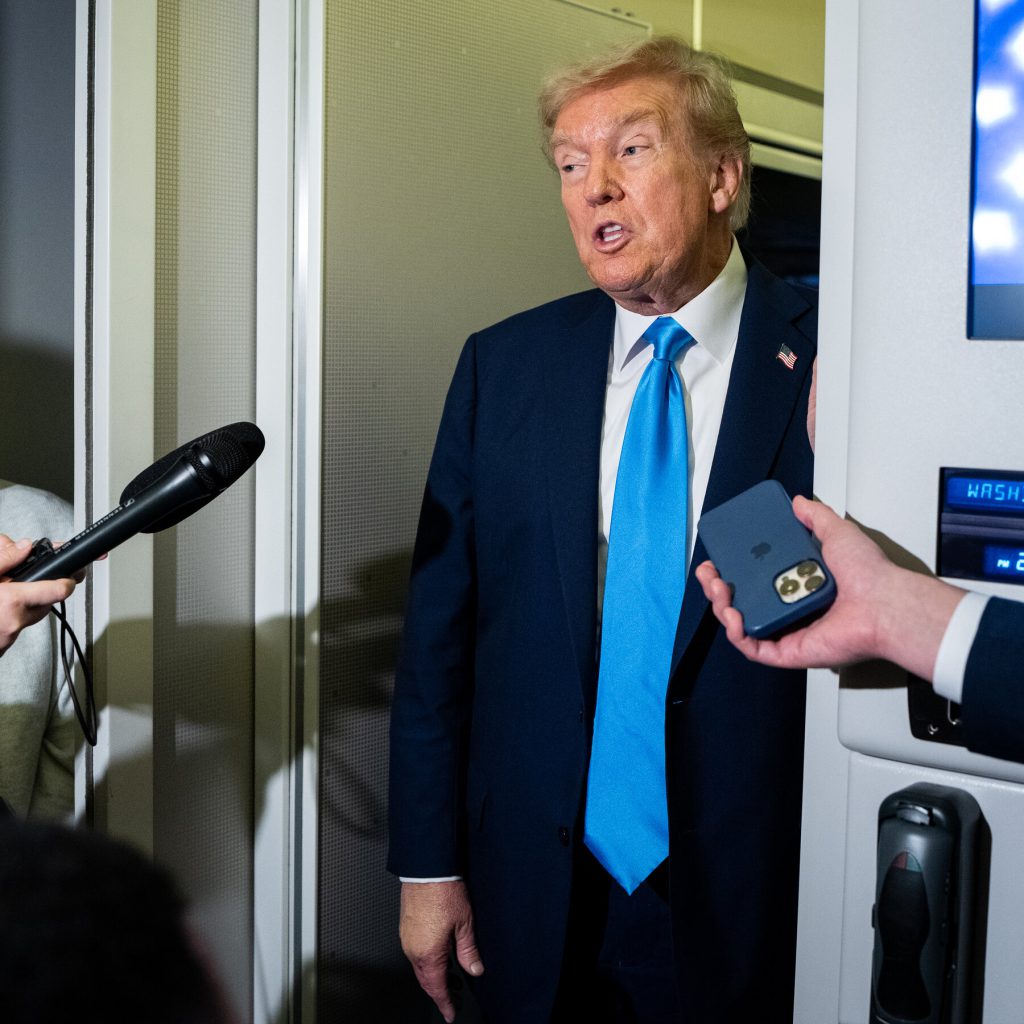 Trump Aumenta i Dazi sul Canada a Seguito di una Disputa su uno Spot Pubblicitario che Cita Ronald Reagan