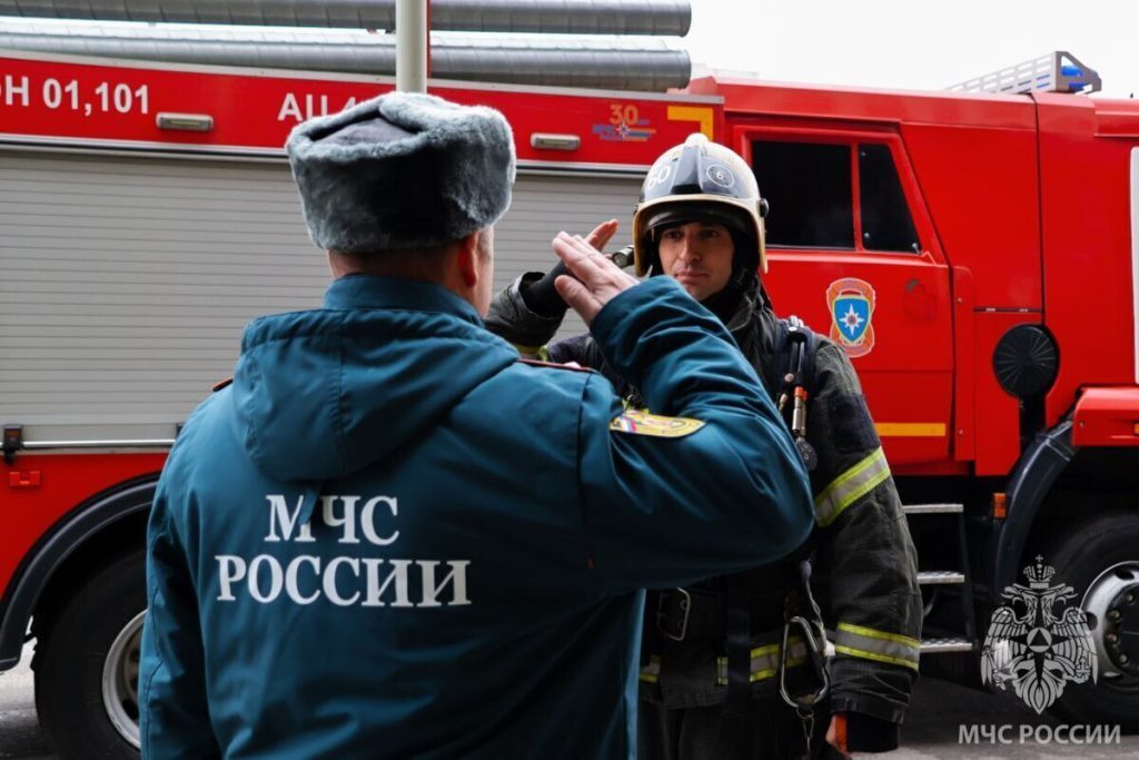 Esercitazione di evacuazione e simulazione di incendio nel centro commerciale &quot;Ясень&quot; di Ivanovo: garanzia di sicurezza per visitatori e personale