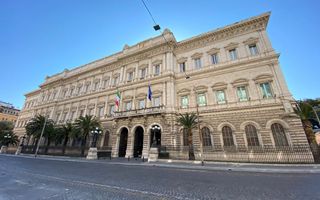 Bankitalia: &quot;Metà dei pagamenti ancora in contanti. Ma aumenta uso strumenti elettronici&quot;