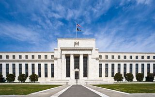 Economia Usa in Stallo: Attività Invariata, Spesa dei Consumatori in Calo e Mercato del Lavoro Stabile, Secondo il Beige Book della Federal Reserve