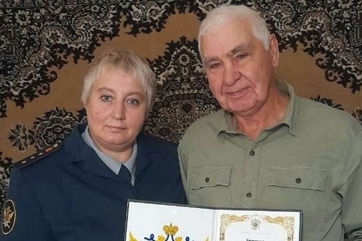 Vladimir Anosov Riceve Prestigioso Riconoscimento per il Suo 80esimo Compleanno e il Suo Contributo al Sistema Penitenziario