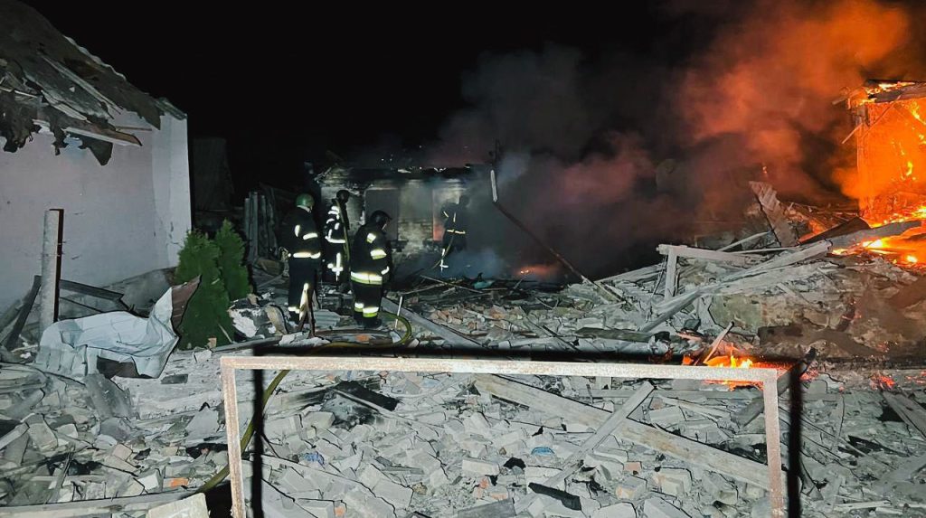 Attacchi russi in Ucraina: 72 feriti a Kherson, Kharkiv e Dnipropetrovsk, la comunità internazionale condanna la violenza