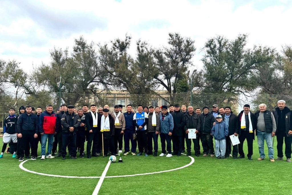 В поселке Калмыкии открыли новое футбольное поле