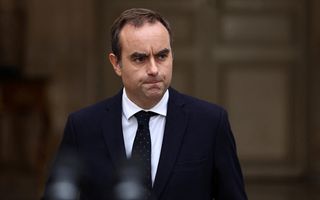Il Governo Francese di Lecornu Bis Affronta la Prova della Fiducia all&#039;Assemblea Nazionale