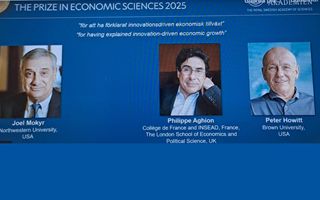 Premio Nobel per l&#039;Economia 2025 assegnato a Joel Mokyr, Philippe Aghion e Peter Howitt per i loro contributi sull&#039;innovazione tecnologica e la crescita economica