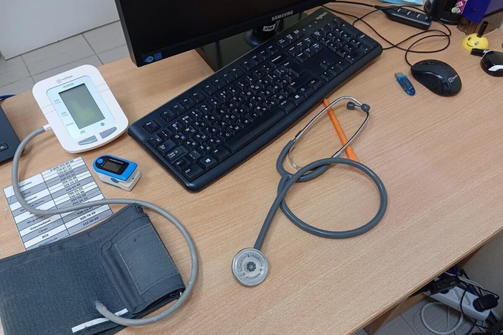 Специалисты обновят медкабинеты в восьми школах Великого Новгорода