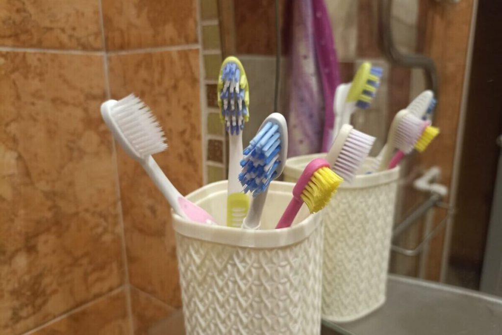 Attenzione alla salute orale: consiglio di San Pietroburgo su come scegliere gli sciacqui bucali giusti per le tue esigenze