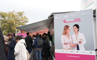 FrecciaRosa a Roma: oltre 400 prestazioni di vaccinazione e screening per la prevenzione del tumore al seno