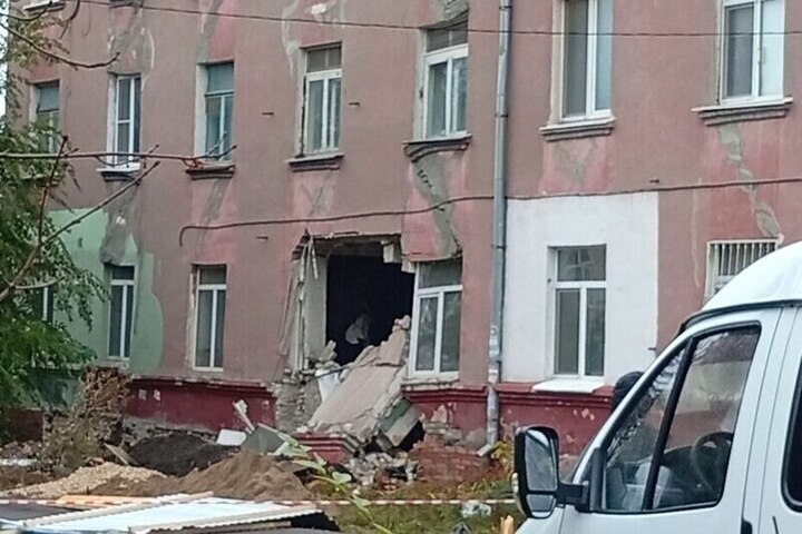 Crollo di una parete di un edificio residenziale a Saratov: cause e conseguenze di un evento devastante