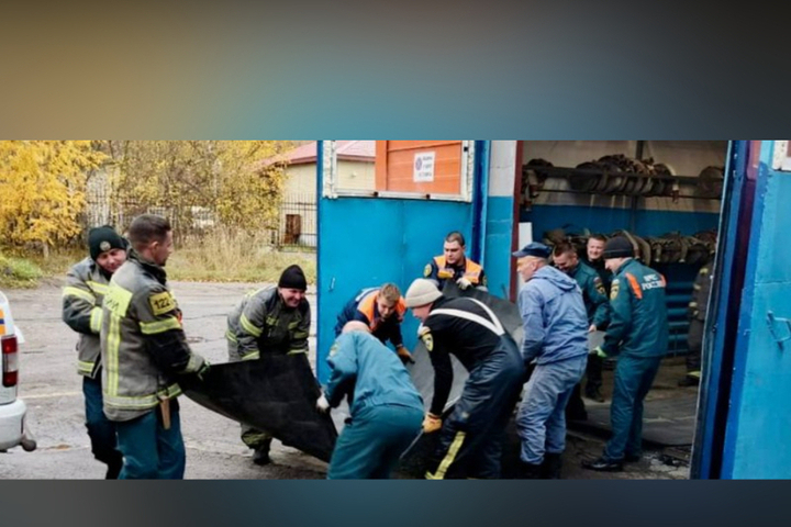 Specialisti della Carelia producono protezioni balistiche per partecipanti alla SVO in un lavoro manuale di precisione