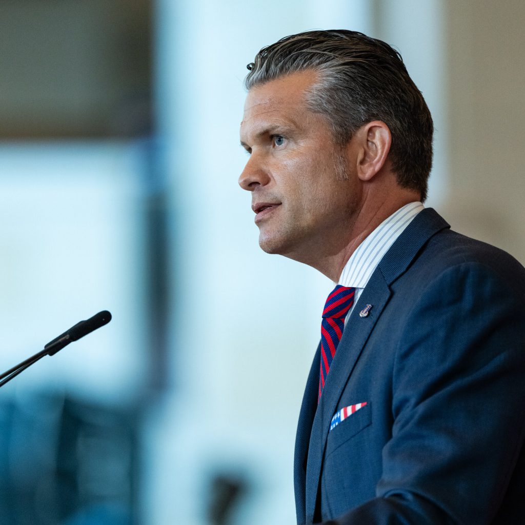 Trasferimento dei Funzionari dell&#039;Amministrazione Trump in Residenze Militari: Implicazioni e Conseguenze