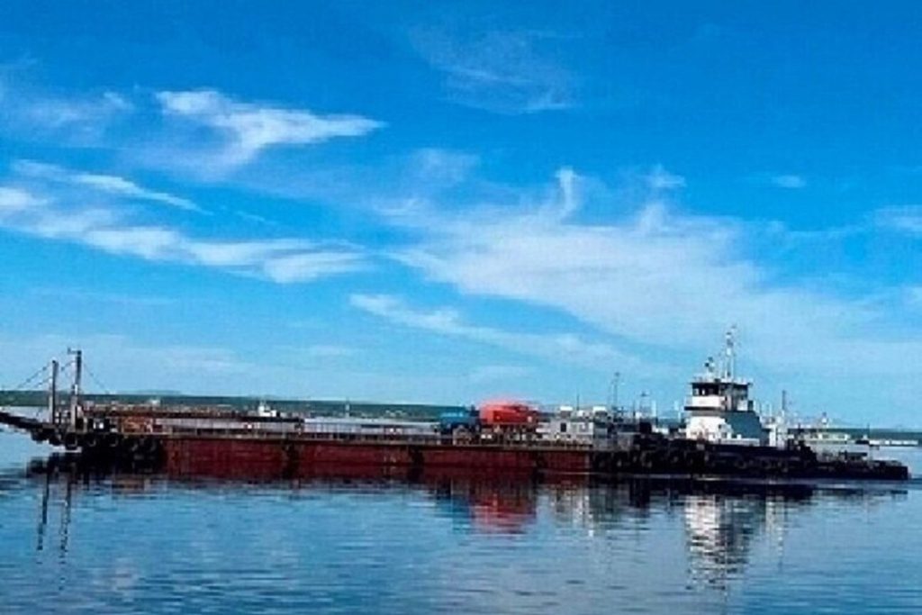 Паромы приостановили работу на переправе Салехард — Лабытнанги