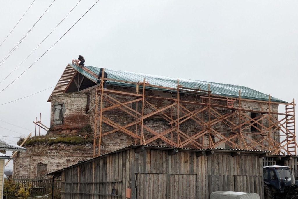 В Ленском районе восстанавливают Спасскую церковь