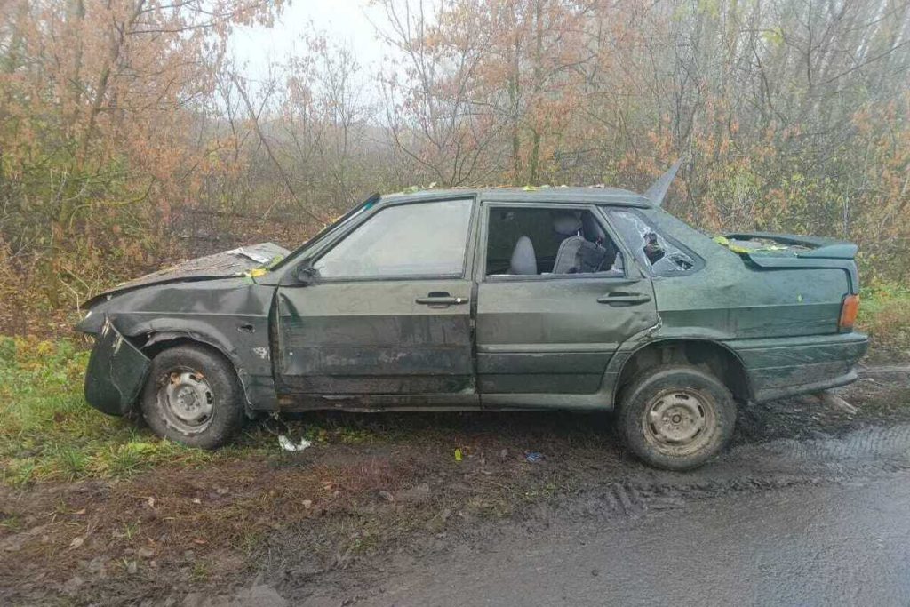 ВАЗ вылетел в кювет в Тамбовской области: двое молодых людей в больнице
