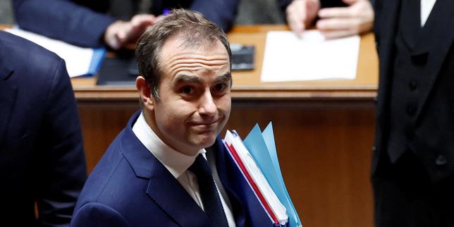 Tensioni politiche in Francia: mozioni di censura respinte e annunci di nuove sfide per il governo