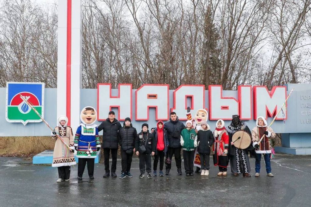 Юные спортсмены из Волновахи прибыли на Ямал для участия в соревнованиях по самбо