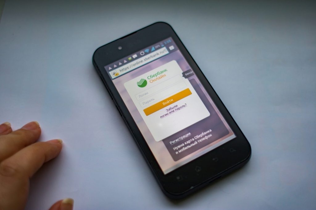 Furto di telefono a Kemi: un conoscente approfitta della vulnerabilità di un residente