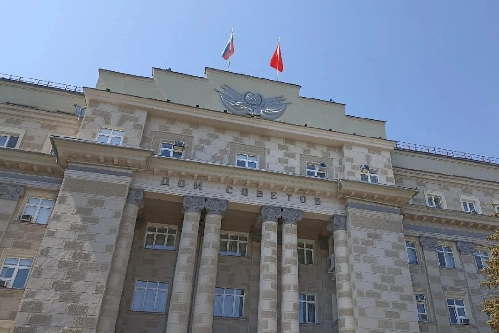 Attacco di drone alla fabbrica del gas di Orenburg: emergenza dichiarata e riunione straordinaria per la sicurezza