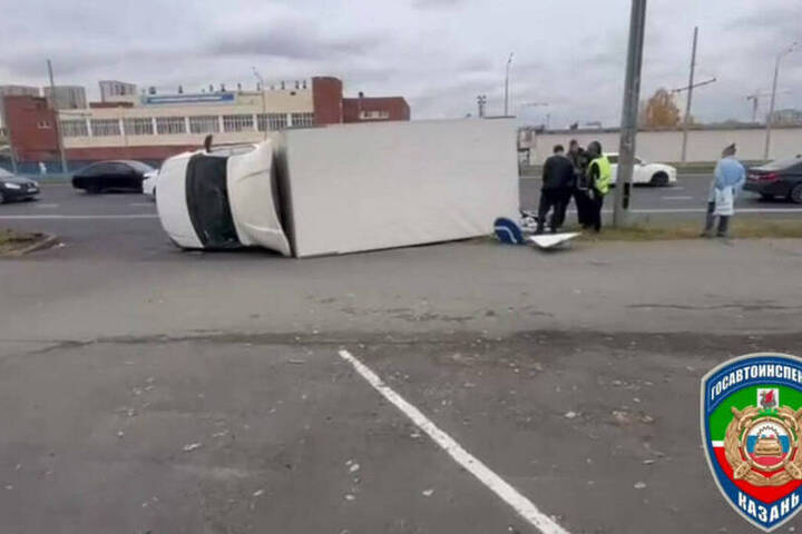 Incidente stradale a Kazan: collisione tra un GAZel e un&#039;auto Volkswagen, autorità indagano sulla causa