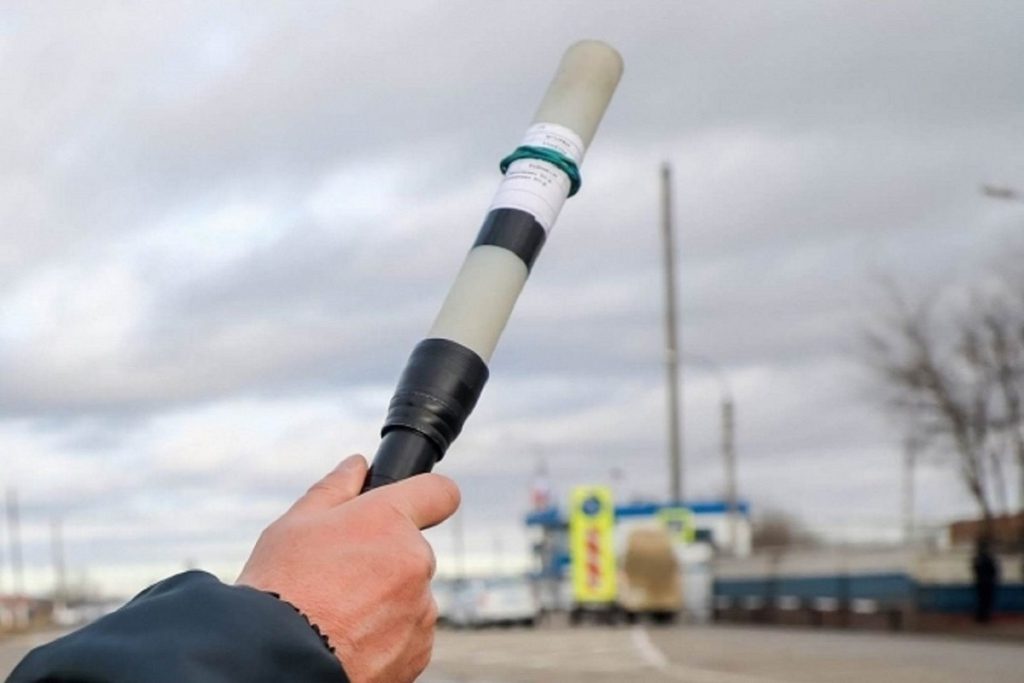 Водителя задержали в Камышине за попытку дать взятку инспектору ДПС