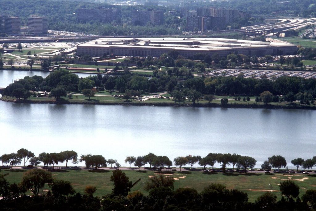 Donazione Misteriosa: 130 Milioni di Dollari al Pentagono da un Benefattore Anonimo Legato a Donald Trump