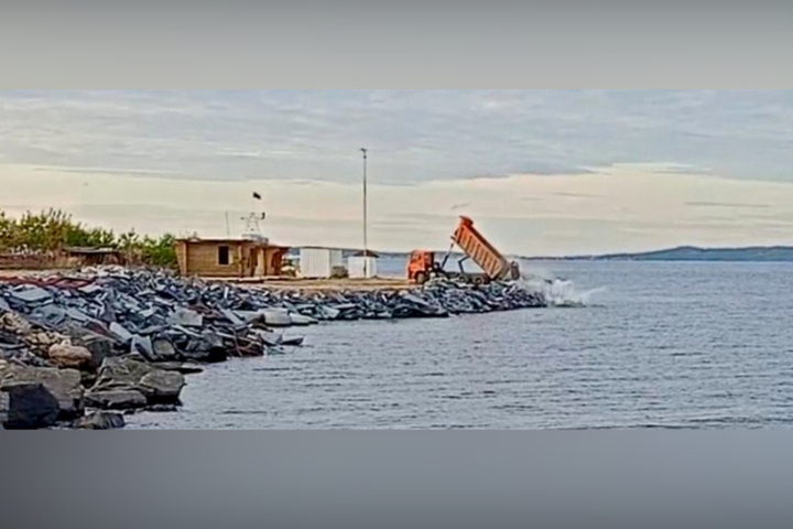 Минприроды Карелии проведет проверку по факту сброса отходов камнеобработки в Онежское озеро