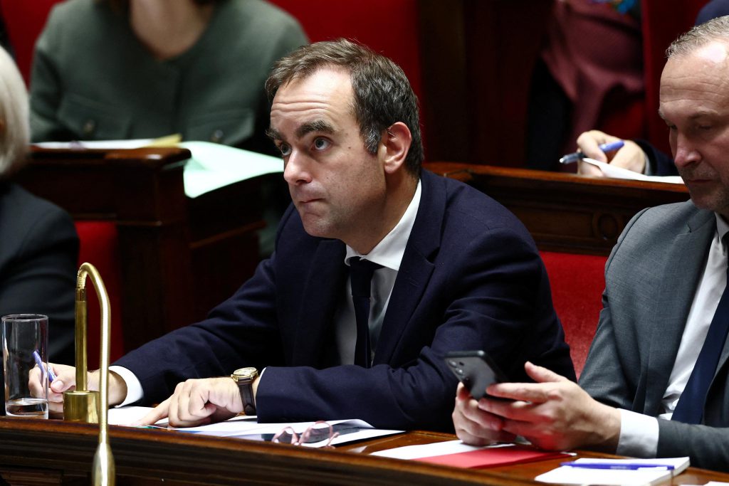 Il Primo Ministro Sébastien Lecornu Guadagna Tempo con un Discorso di 34 Minuti sulla Discussione del Budget