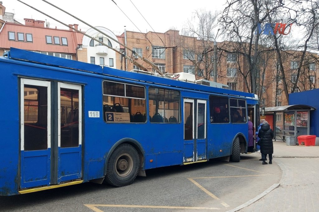 Pensione anticipata per 294 autisti nella regione di Kaluga: un riconoscimento del loro impegno o una mossa per ridurre i costi?