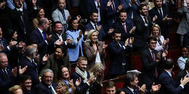 Assemblea Nazionale Francese Approva Proposta di Risoluzione per Denunciare Accordo Franco-Algerino del 1968 con Margini Stretti