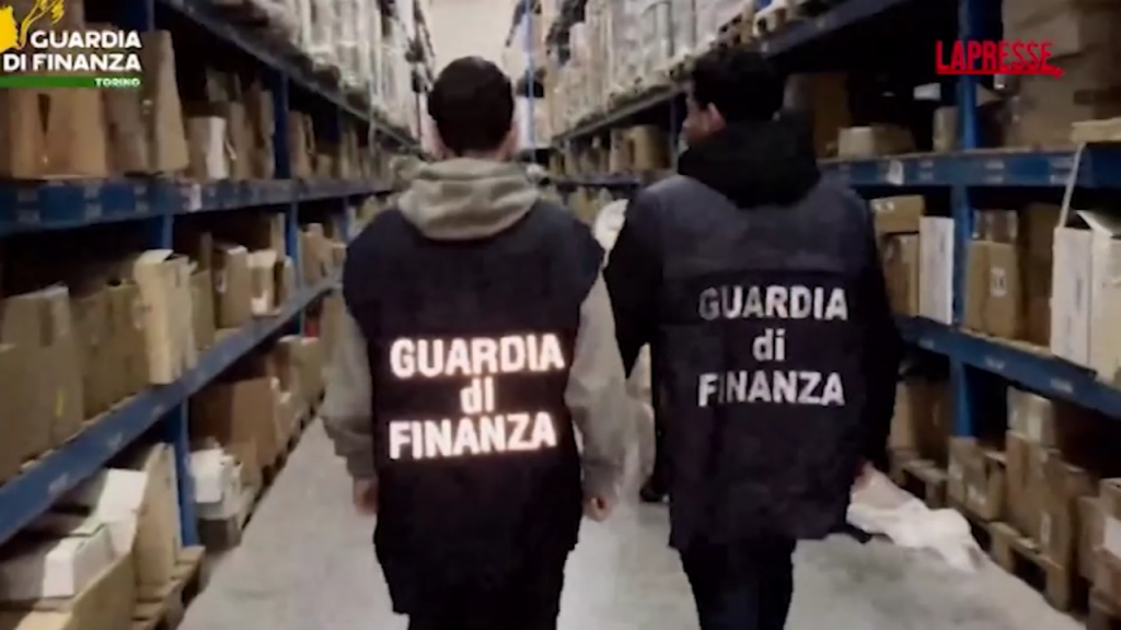 Torino: Gdf sequestra 5,5 mln accessori moto e auto contraffatti
