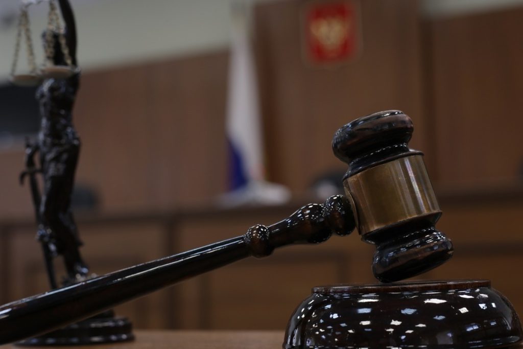 Uomo di 65 anni condannato a tre anni di reclusione per truffa nella connessione alla rete fognaria a Volgograd