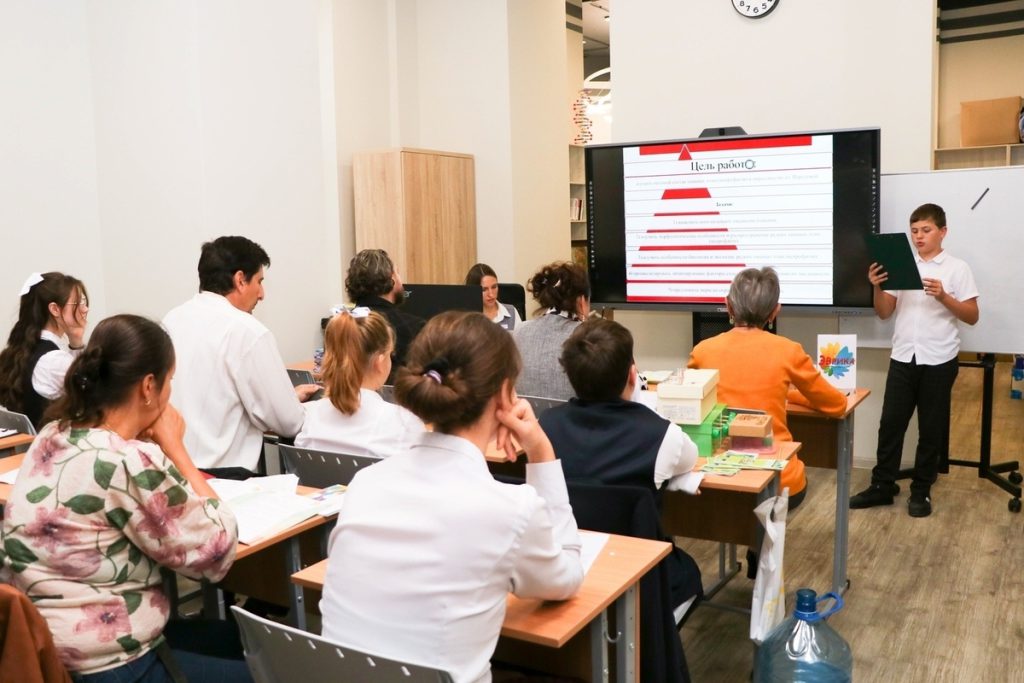 Concorso Eureka a Krasnodar: giovani ricercatori sfidano la scienza e si lanciano nel futuro