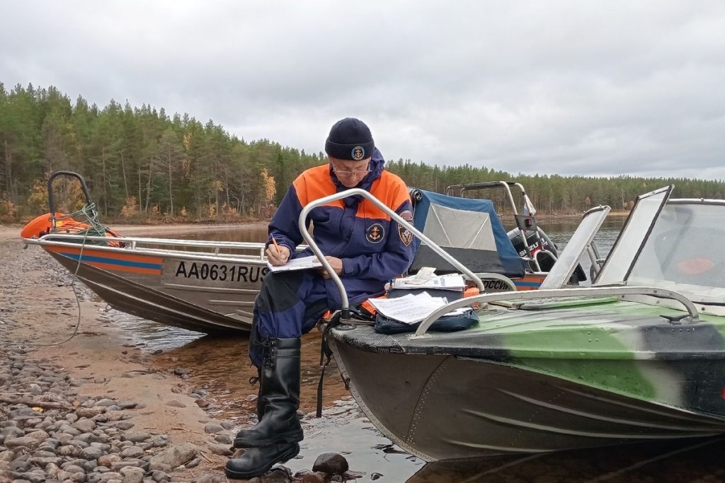 Pescatore di Kostomuksha Sanzionato per Guida di Motoscafo senza Patente: Una Questione di Sicurezza e Responsabilità