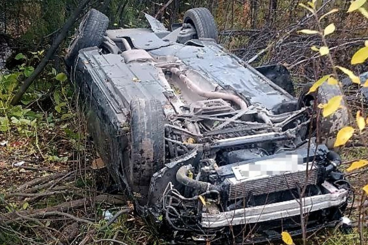 Под Апатитами перевернулась машина, шесть человек пострадали