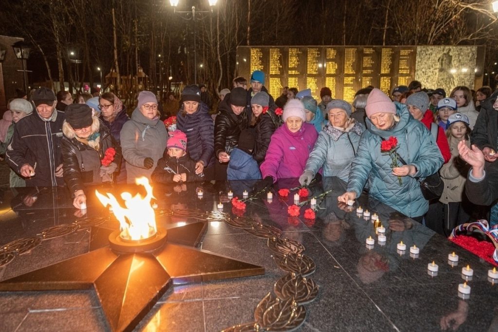 Azione Candela della Memoria a Kirovsk: Omaggio agli Eroi della Regione di Zapolyarny il 23 Ottobre