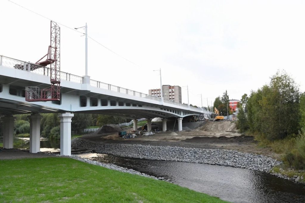В Петрозаводске &#034;Городской транспорт&#034; осуществил проверку троллейбусной сети на обновленном Лобановском мосту