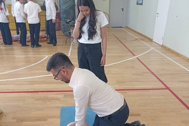 Гимназисты Калмыкии приняли участие в акции «Запусти сердце»