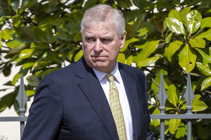 Принцу Эндрю запретят появляться на королевских мероприятиях