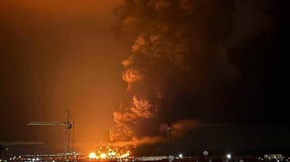 Attacco dei droni ucraini alla Crimea occupata: terminal petrolifero e sottostazioni colpiti