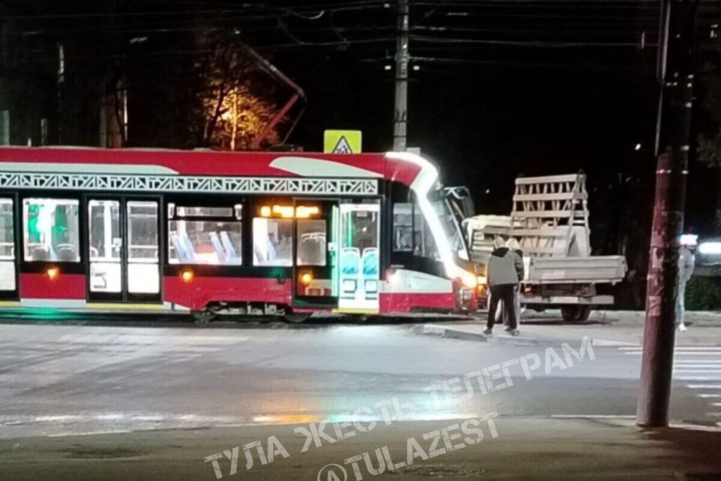 В Туле в сумерках трамвай «подбил» ГАЗель