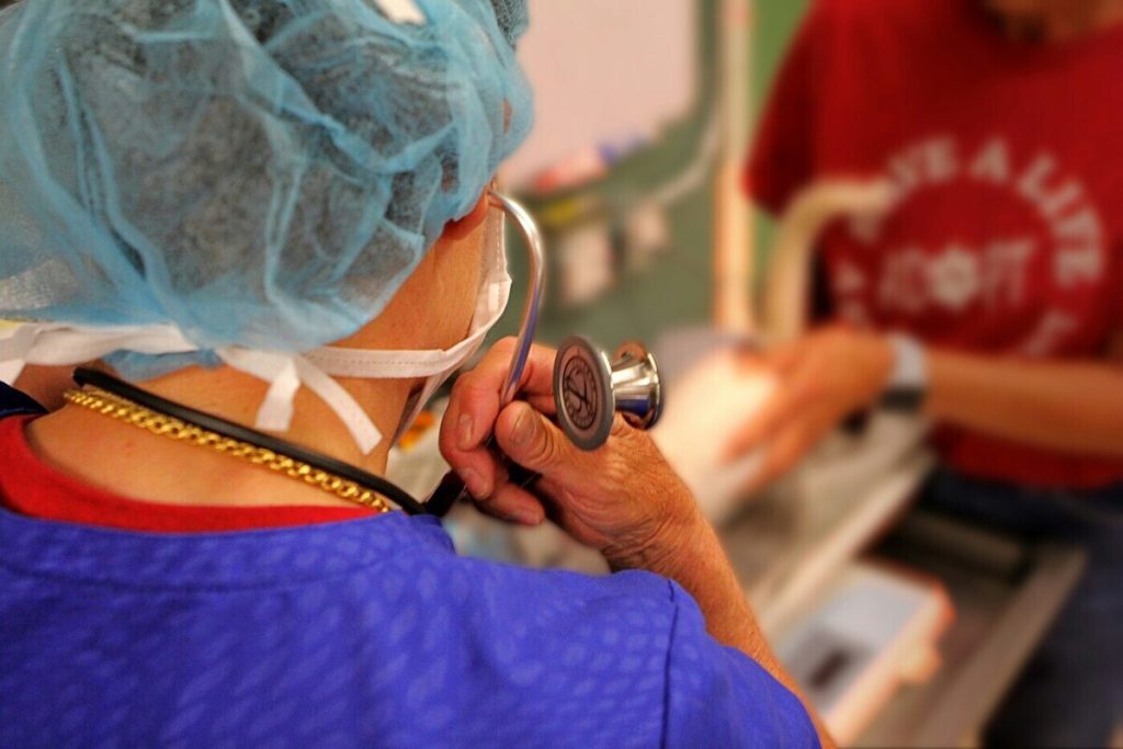 В Липецке неизвестные выстрелили коту в голову из пневматического оружия