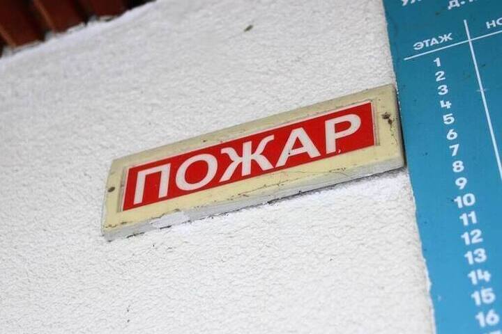 В Кандалакше потушили пожар рядом с домом на 2‑м Локомотивном переулке