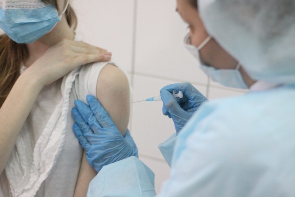 Роспотребнадзор назвал тулякам пять главных прививок для защиты осенью