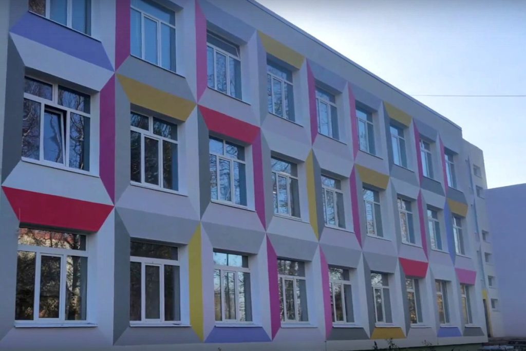 Riapertura della Scuola n. 33 di Velikij Novgorod: un nuovo inizio per l&#039;istruzione nella città