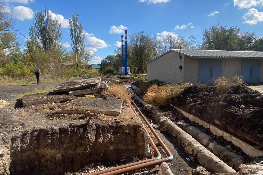 Шефы из Томской области проверили ход реконструкции системы центрального теплоснабжения в Приазовском