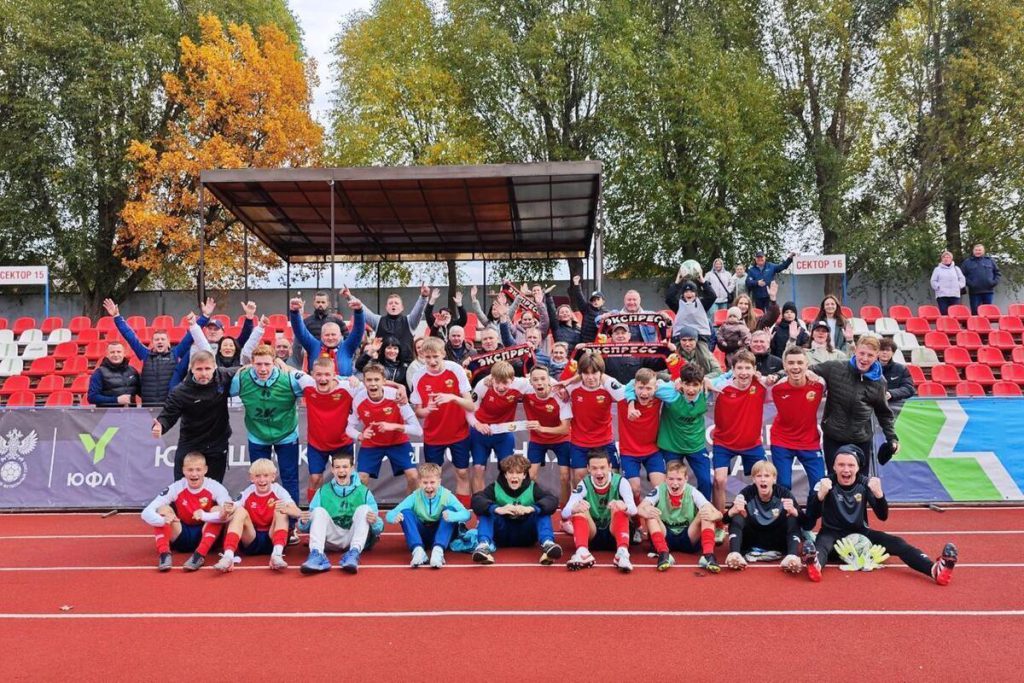 Футбольный клуб &#034;Экспресс&#034; завершил сезон ЮФЛ Северо-Запад победой над петрозаводским СШ-7