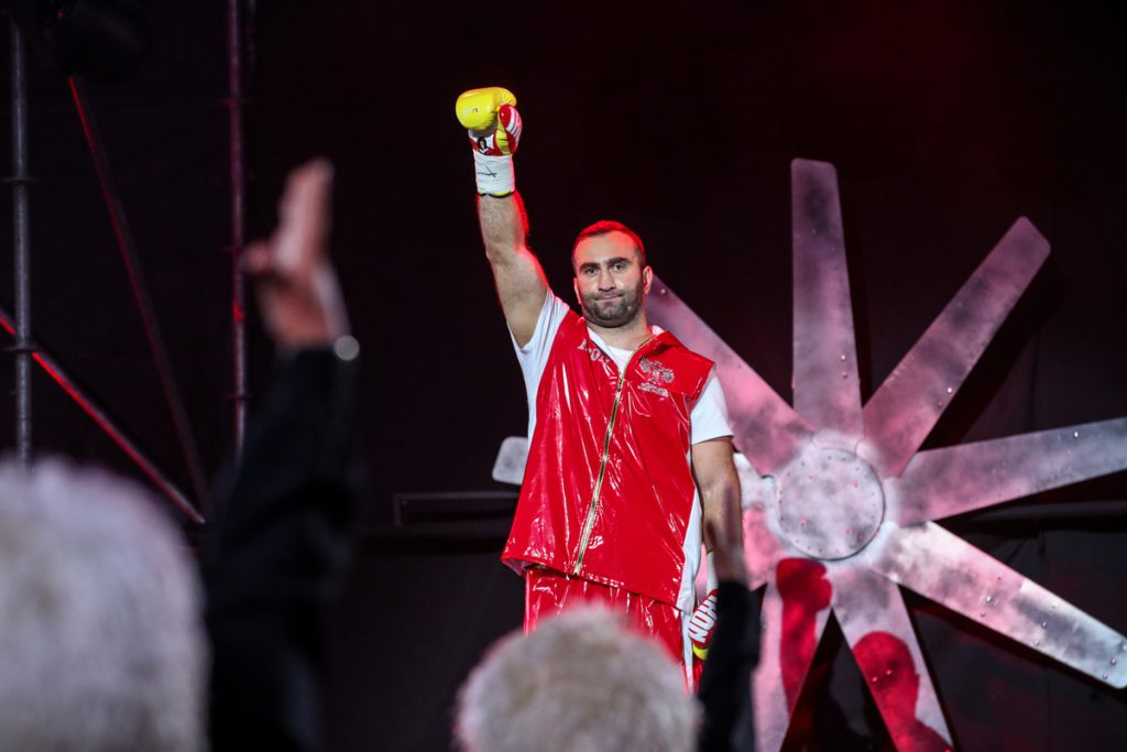 Боксер из России Гассиев сразится за звание чемпиона мира